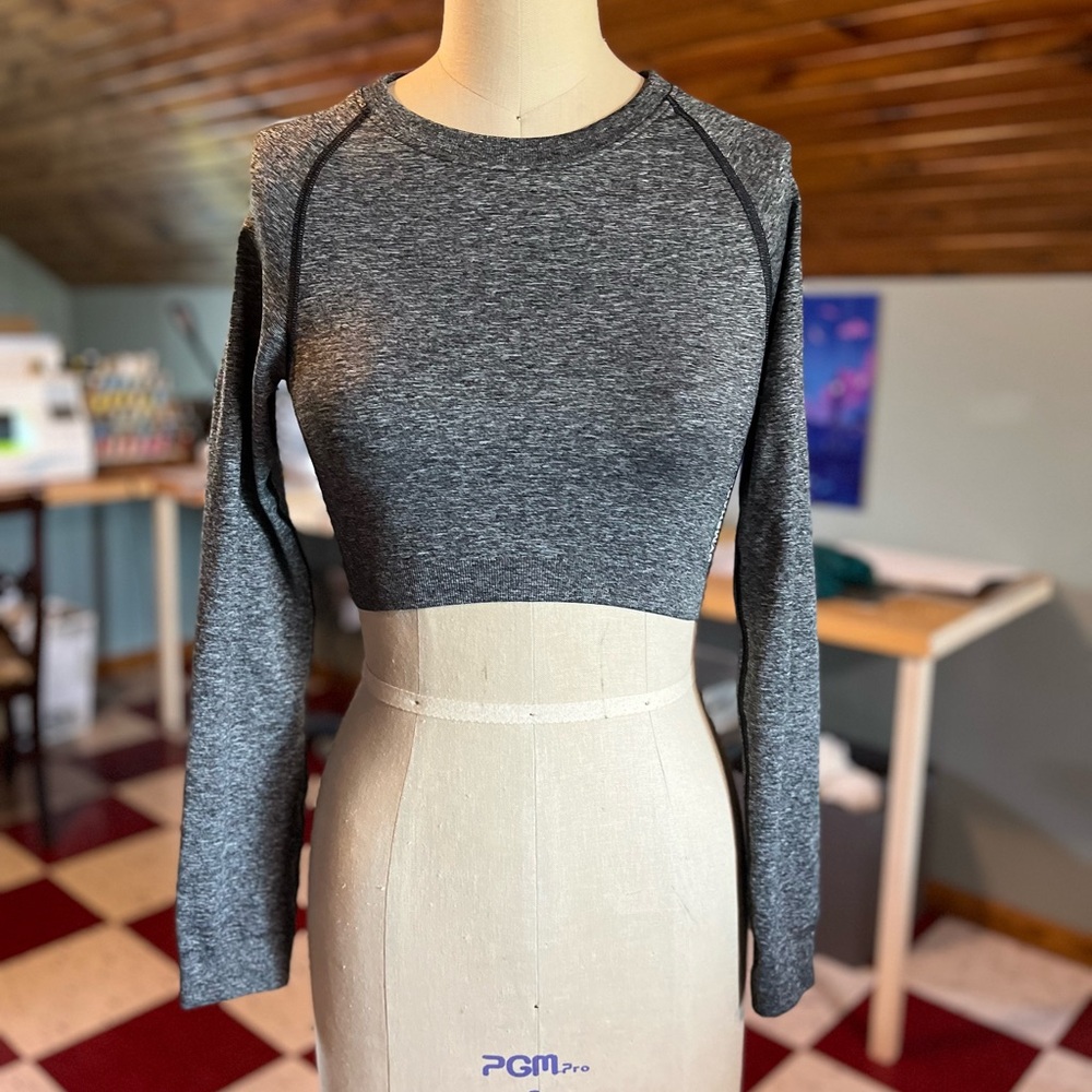 Gymshark marled gray stretch crop long sleeve top